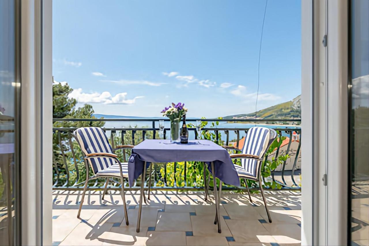 Apartmani Mirta Omis A Extérieur photo