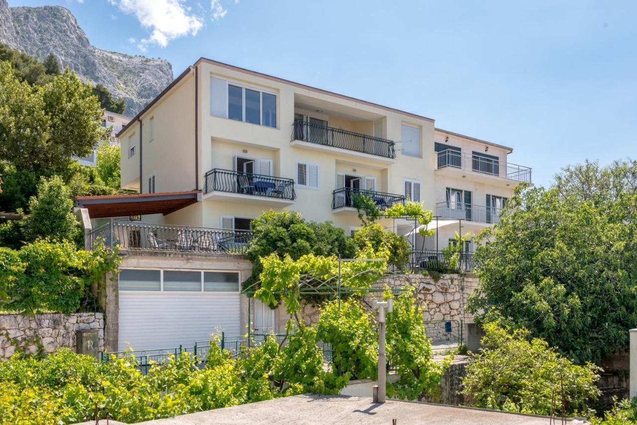Apartmani Mirta Omis A Extérieur photo