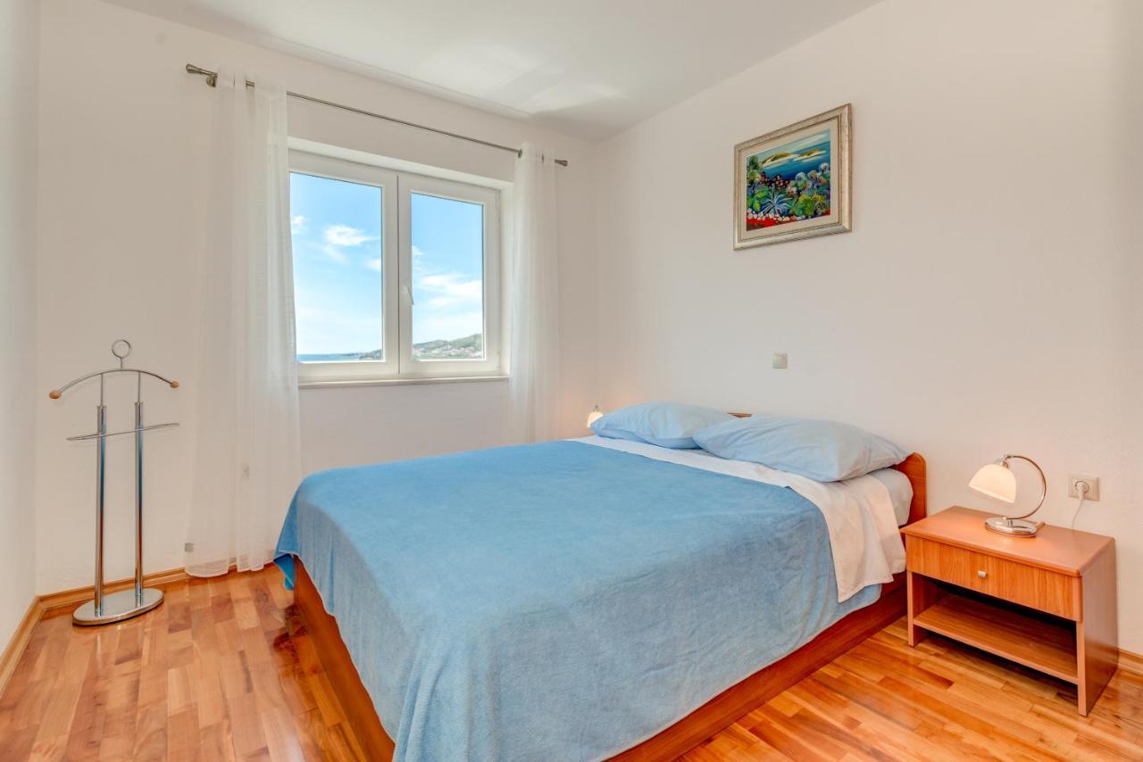 Apartmani Mirta Omis A Extérieur photo
