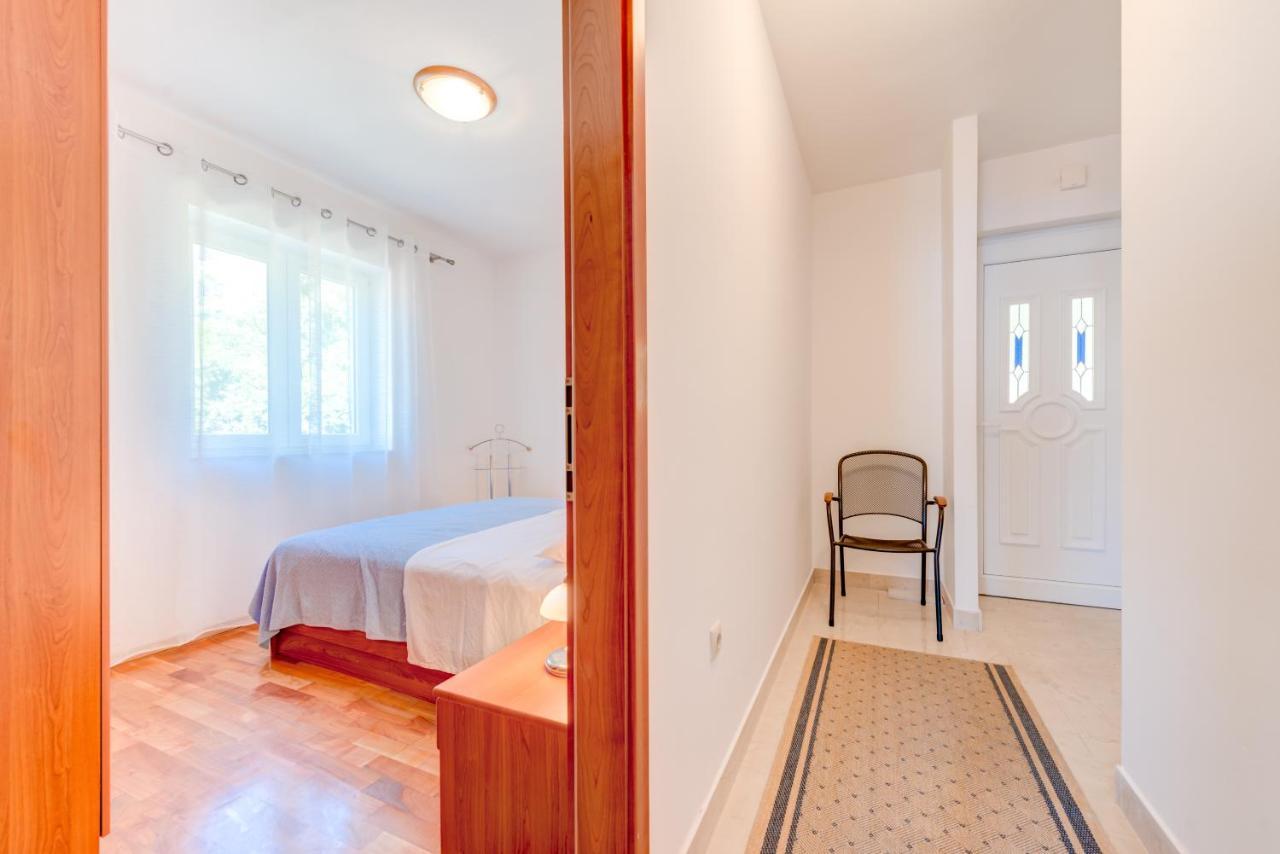 Apartmani Mirta Omis A Extérieur photo