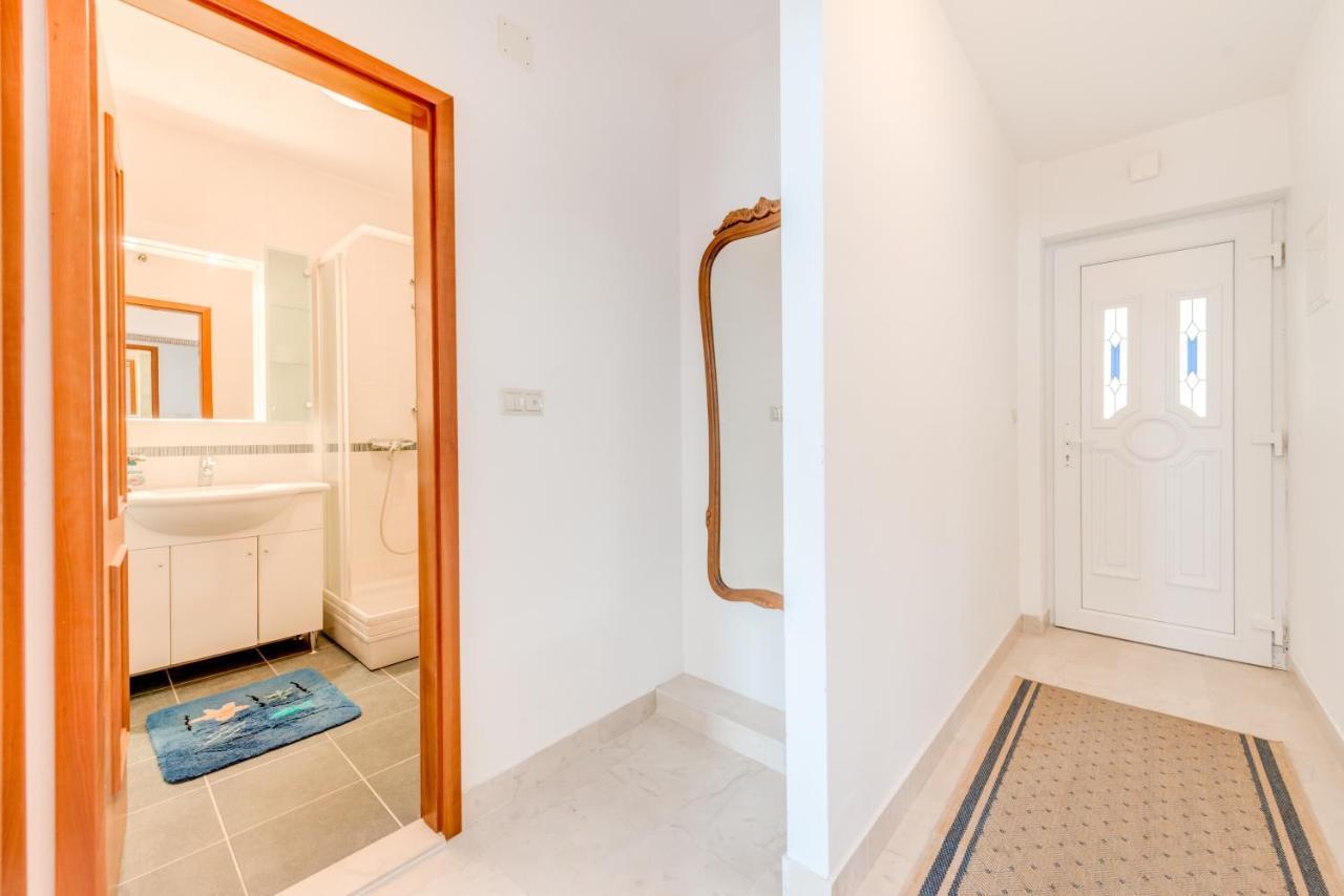 Apartmani Mirta Omis A Extérieur photo